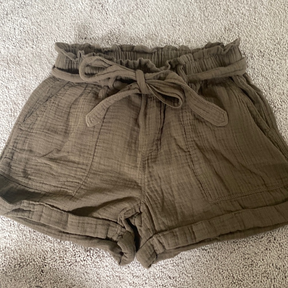 Casual green shorts